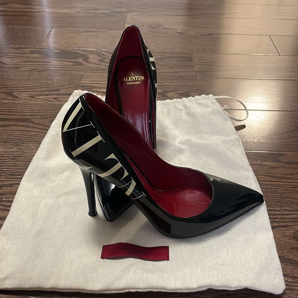 Valentino pumps black patent leather VLTN size 36